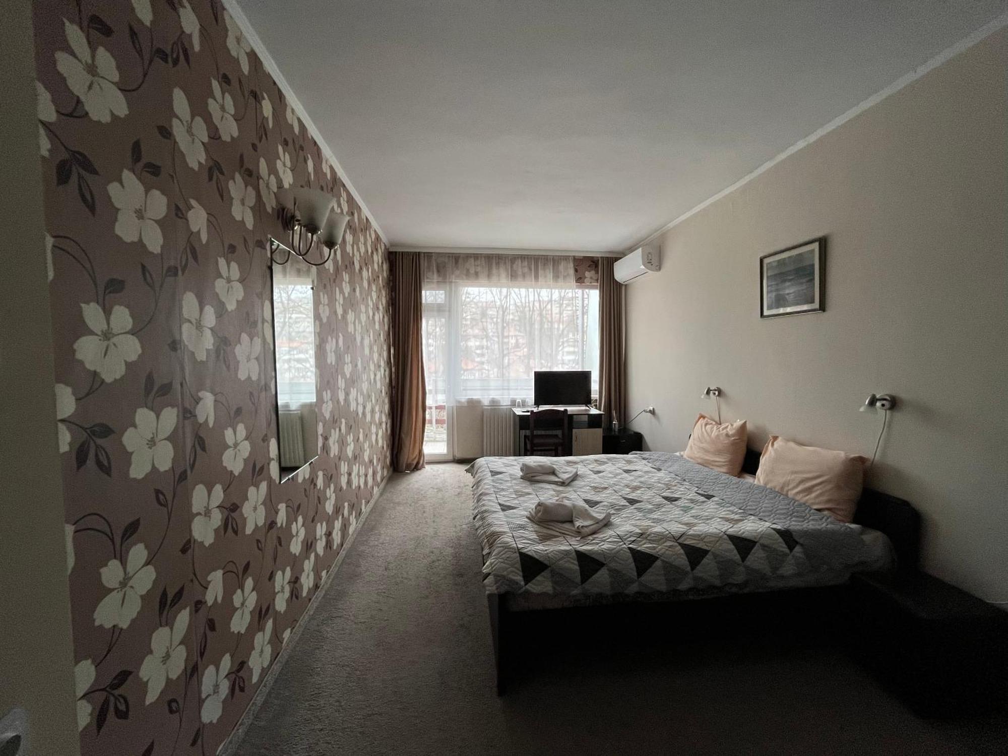Park Hotel Ivailo Veliko Tărnovo Esterno foto